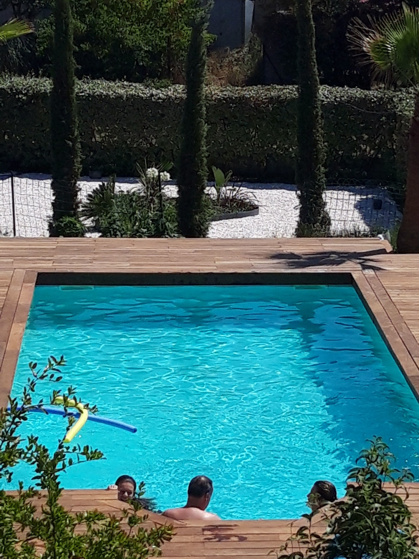 Domaine tour rosee piscine 2